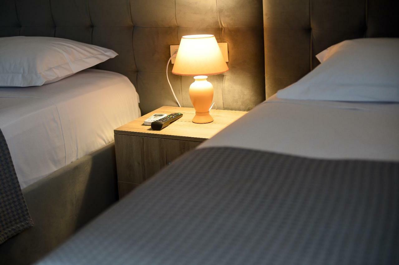 Hotel Niku Тирана Экстерьер фото