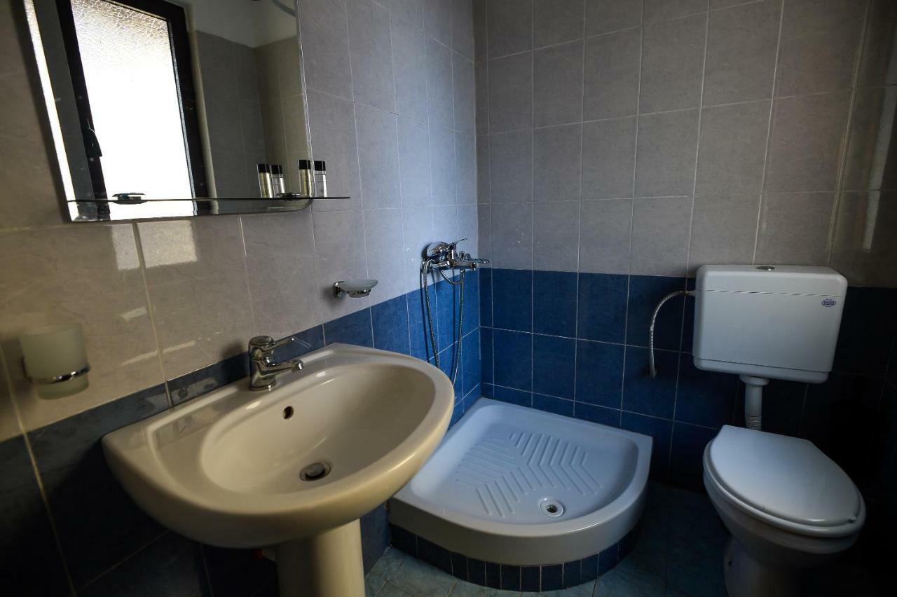 Hotel Niku Тирана Экстерьер фото